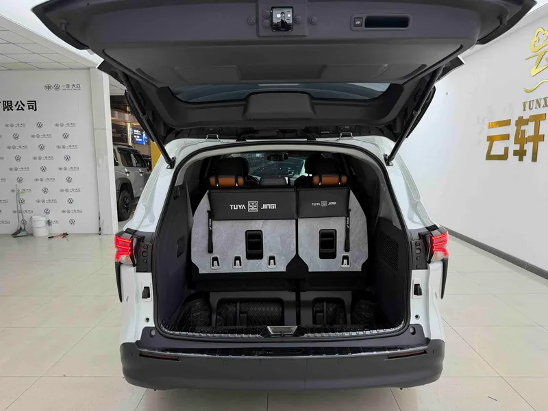Toyota Sienna 2024 Doble motor 2.5L Versión cómoda interior foto 18 Toyota Sienna 2024 Doble motor 2.5L Versión cómoda interior foto 18