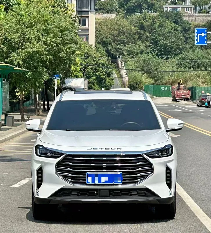 Jetour X70 PLUS 2023 Self-improvement version 1.5T DCT Self-improvement PRO 7 seat exterior photo 2 Jetour X70 PLUS 2023 Self-improvement version 1.5T DCT Self-improvement PRO 7 seat exterior photo 2