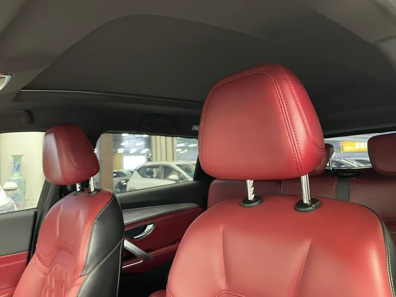 Jetour X70 PLUS 2023 1.5T DCT Brave person PLUS 5 seat interior photo 14 Jetour X70 PLUS 2023 1.5T DCT Brave person PLUS 5 seat interior photo 14