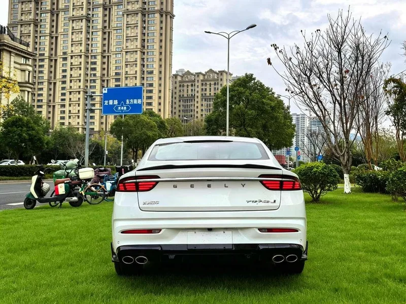 Geely Preface 2025 1.5T Oriente Yao Edición Kunlun exterior foto 4 Geely Preface 2025 1.5T Oriente Yao Edición Kunlun exterior foto 4