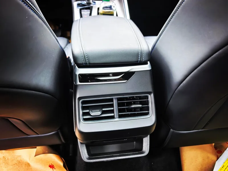 Geely Preface 2025 1.5T Oriente Yao Edición Kunlun interior foto 10 Geely Preface 2025 1.5T Oriente Yao Edición Kunlun interior foto 10
