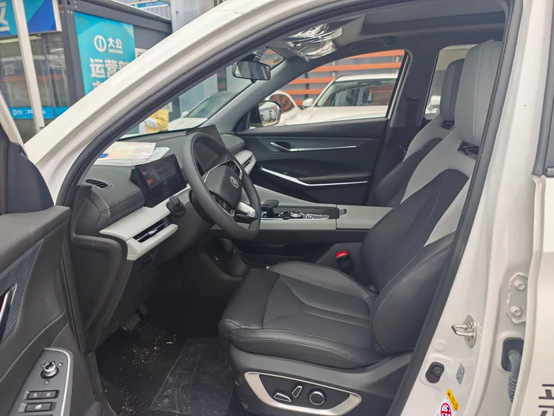 Changan CS75 PLUS 2026 Wisdom Champion Edition 1.5T New Blue Whale Smart Navigation Model interior photo 8 Changan CS75 PLUS 2026 Wisdom Champion Edition 1.5T New Blue Whale Smart Navigation Model interior photo 8