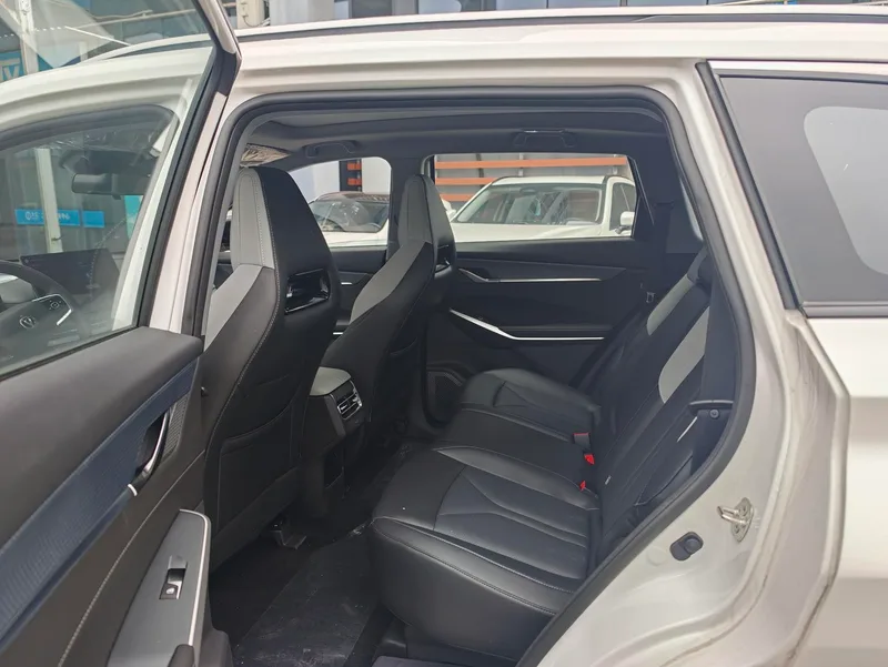 Changan CS75 PLUS 2026 Wisdom Champion Edition 1.5T New Blue Whale Smart Navigation Model interior photo 9 Changan CS75 PLUS 2026 Wisdom Champion Edition 1.5T New Blue Whale Smart Navigation Model interior photo 9