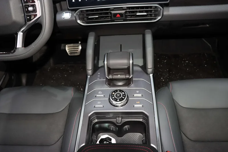 Jetour T2 2023 2.0TD Four-wheel drive Time travel PRO interior photo 15 Jetour T2 2023 2.0TD Four-wheel drive Time travel PRO interior photo 15