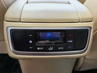 Toyota Highlander 2015 2.0T Four-wheel drive deluxe edition 7 seat interior photo 9 Toyota Highlander 2015 2.0T Four-wheel drive deluxe edition 7 seat interior photo 9
