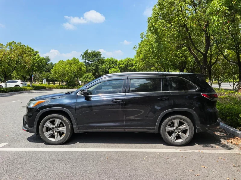 Toyota Highlander 2015 2.0T Four-wheel drive deluxe edition 7 seat interior photo 11 Toyota Highlander 2015 2.0T Four-wheel drive deluxe edition 7 seat interior photo 11