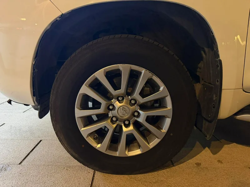 Toyota Prado 2018 3.5L Automatic TX-L Rear spare wheel interior photo 14 Toyota Prado 2018 3.5L Automatic TX-L Rear spare wheel interior photo 14