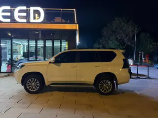 Toyota Prado 2018 3.5L Automatic TX-L Rear spare wheel interior photo 15 Toyota Prado 2018 3.5L Automatic TX-L Rear spare wheel interior photo 15