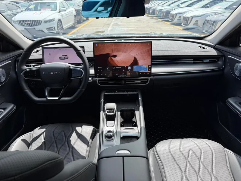 Chery Arrizo 8 PRO 2025 1.6T DCT Luxury type+ interior photo 13 Chery Arrizo 8 PRO 2025 1.6T DCT Luxury type+ interior photo 13