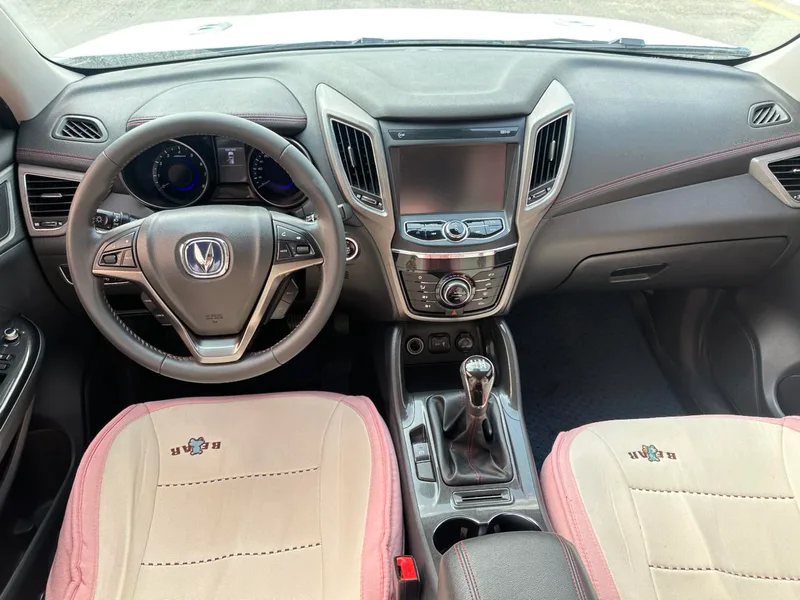 Changan CS75 2017 Cool Edition 1.5T Automatic front-sharing type interior photo 9 Changan CS75 2017 Cool Edition 1.5T Automatic front-sharing type interior photo 9