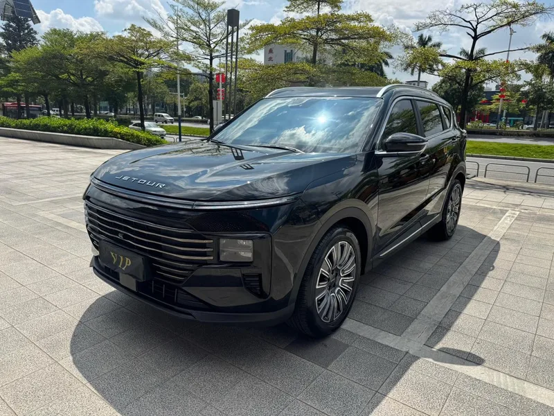 Jetour X70 PLUS 2025 1.5T 6DCT Luxury Edition 7 seat exterior photo 1 Jetour X70 PLUS 2025 1.5T 6DCT Luxury Edition 7 seat exterior photo 1