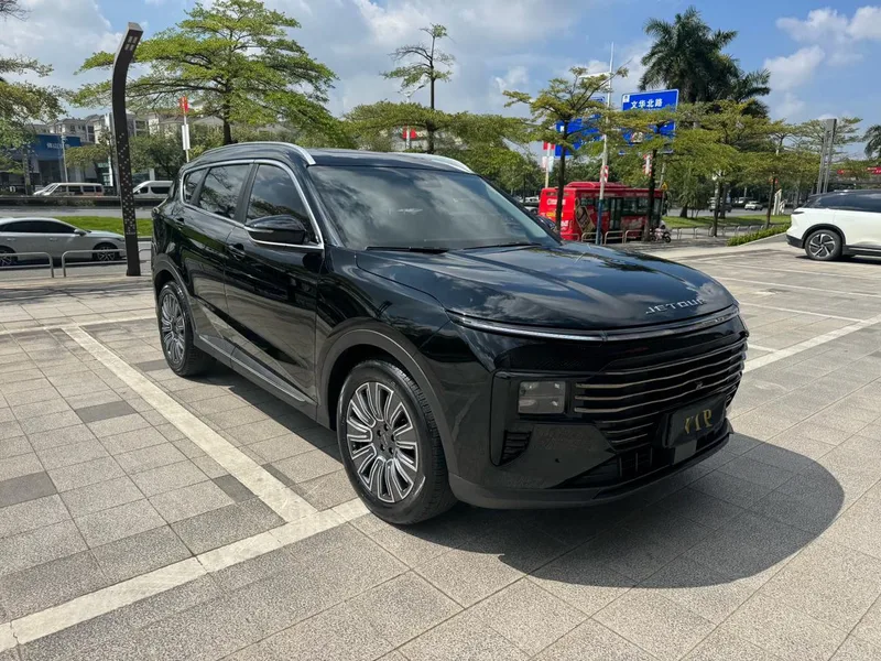 Jetour X70 PLUS 2025 1.5T 6DCT Luxury Edition 7 seat exterior photo 3 Jetour X70 PLUS 2025 1.5T 6DCT Luxury Edition 7 seat exterior photo 3