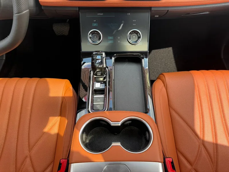 Jetour X70 PLUS 2025 1.5T 6DCT Luxury Edition 7 seat interior photo 17 Jetour X70 PLUS 2025 1.5T 6DCT Luxury Edition 7 seat interior photo 17