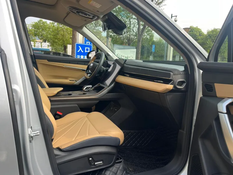 Geely Boyue L 2023 1.5TD DCT Premium Trim exterior photo 5 Geely Boyue L 2023 1.5TD DCT Premium Trim exterior photo 5