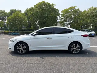 Hyundai Elantra Lingdong 2018 1.4T Dual-clutch dazzle vitality type exterior photo 2 Hyundai Elantra Lingdong 2018 1.4T Dual-clutch dazzle vitality type exterior photo 2