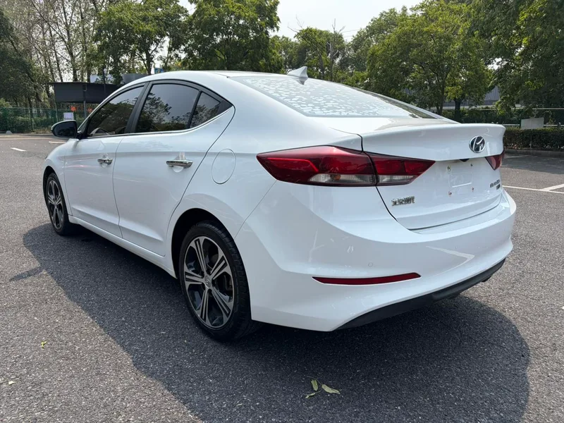Hyundai Elantra Lingdong 2018 1.4T Dual-clutch dazzle vitality type exterior photo 3 Hyundai Elantra Lingdong 2018 1.4T Dual-clutch dazzle vitality type exterior photo 3