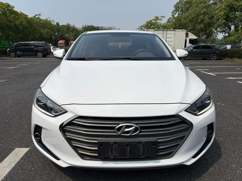 Hyundai Elantra Lingdong 2018 1.4T Dual-clutch dazzle vitality type exterior photo 4 Hyundai Elantra Lingdong 2018 1.4T Dual-clutch dazzle vitality type exterior photo 4