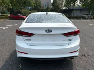 Hyundai Elantra Lingdong 2018 1.4T Dual-clutch dazzle vitality type interior photo 6 Hyundai Elantra Lingdong 2018 1.4T Dual-clutch dazzle vitality type interior photo 6