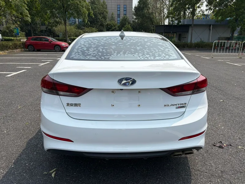 Hyundai Elantra Lingdong 2018 1.4T Dual-clutch dazzle vitality type interior photo 6 Hyundai Elantra Lingdong 2018 1.4T Dual-clutch dazzle vitality type interior photo 6