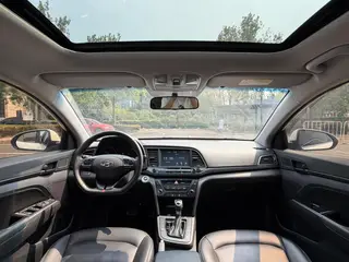 Hyundai Elantra Lingdong 2018 1.4T Dual-clutch dazzle vitality type interior photo 9 Hyundai Elantra Lingdong 2018 1.4T Dual-clutch dazzle vitality type interior photo 9