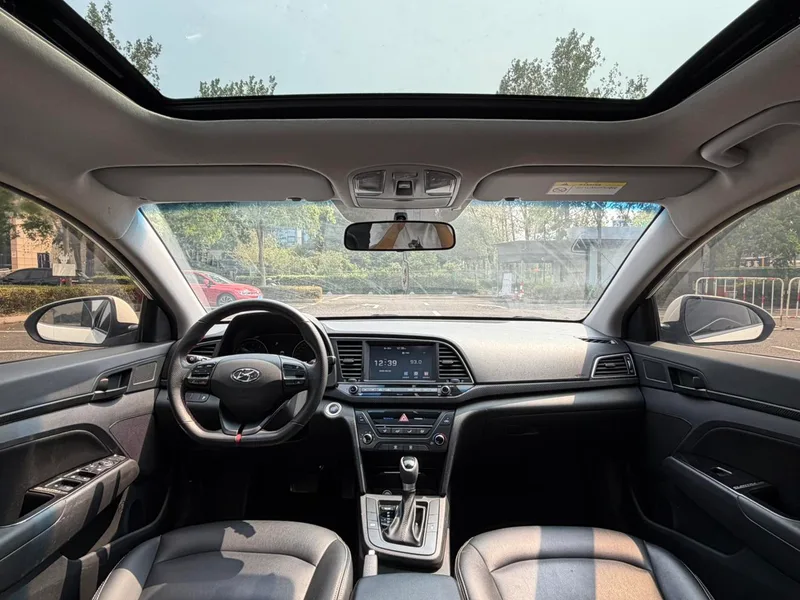Hyundai Elantra Lingdong 2018 1.4T Dual-clutch dazzle vitality type interior photo 9 Hyundai Elantra Lingdong 2018 1.4T Dual-clutch dazzle vitality type interior photo 9