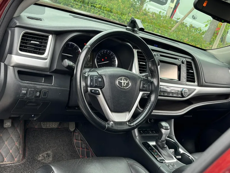 Toyota Highlander 2017 2.0T Four-wheel drive deluxe edition 7 seat interior photo 11 Toyota Highlander 2017 2.0T Four-wheel drive deluxe edition 7 seat interior photo 11