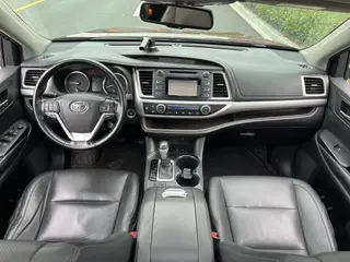 Toyota Highlander 2017 2.0T Four-wheel drive deluxe edition 7 seat interior photo 15 Toyota Highlander 2017 2.0T Four-wheel drive deluxe edition 7 seat interior photo 15
