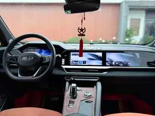 Geely Monjaro 2024 2.0TD High-power automatic two-wheel drive skyline version interior photo 14 Geely Monjaro 2024 2.0TD High-power automatic two-wheel drive skyline version interior photo 14