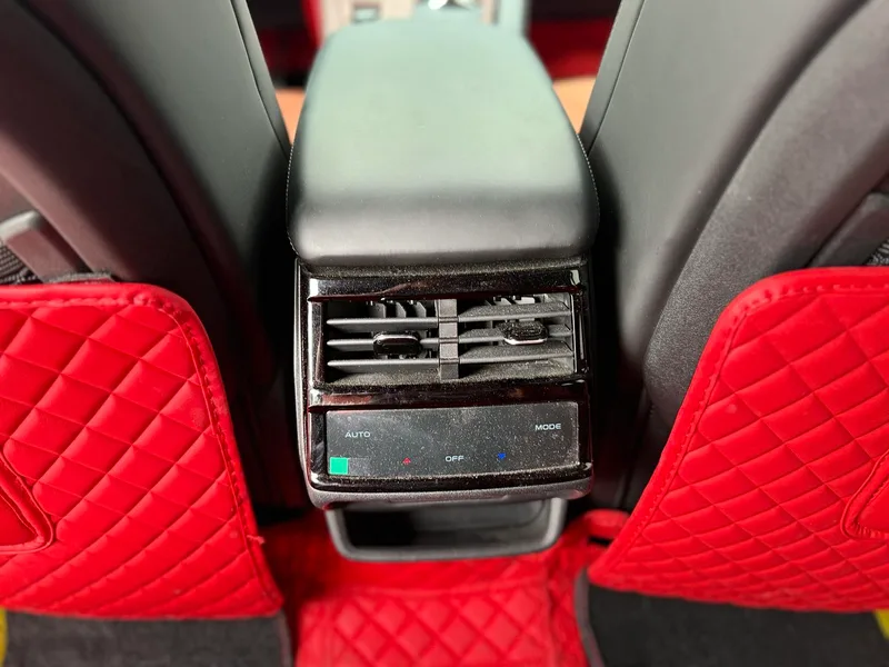 Geely Monjaro 2024 2.0TD High-power automatic two-wheel drive skyline version interior photo 15 Geely Monjaro 2024 2.0TD High-power automatic two-wheel drive skyline version interior photo 15