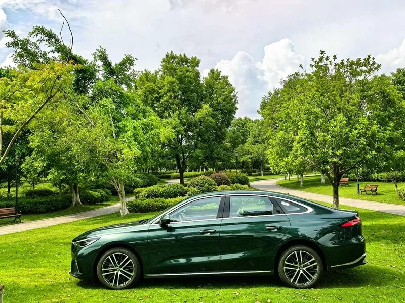 Geely Emgrand 2026 5th Gen 1.5T DCT Flagship exterior photo 7 Geely Emgrand 2026 5th Gen 1.5T DCT Flagship exterior photo 7