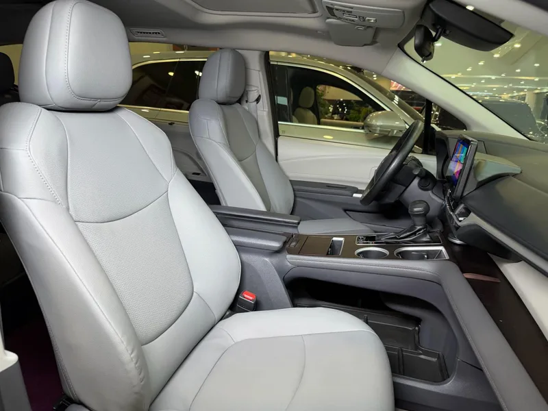 Toyota Granvia 2023 Intelligent electric hybrid double engine 2.5L Luxury Edition interior photo 11 Toyota Granvia 2023 Intelligent electric hybrid double engine 2.5L Luxury Edition interior photo 11