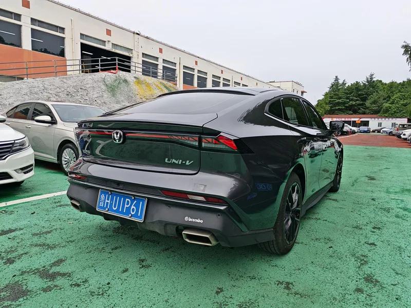 Changan UNI-V 2024 1.5T Премиум-класса экстерьер фото 4