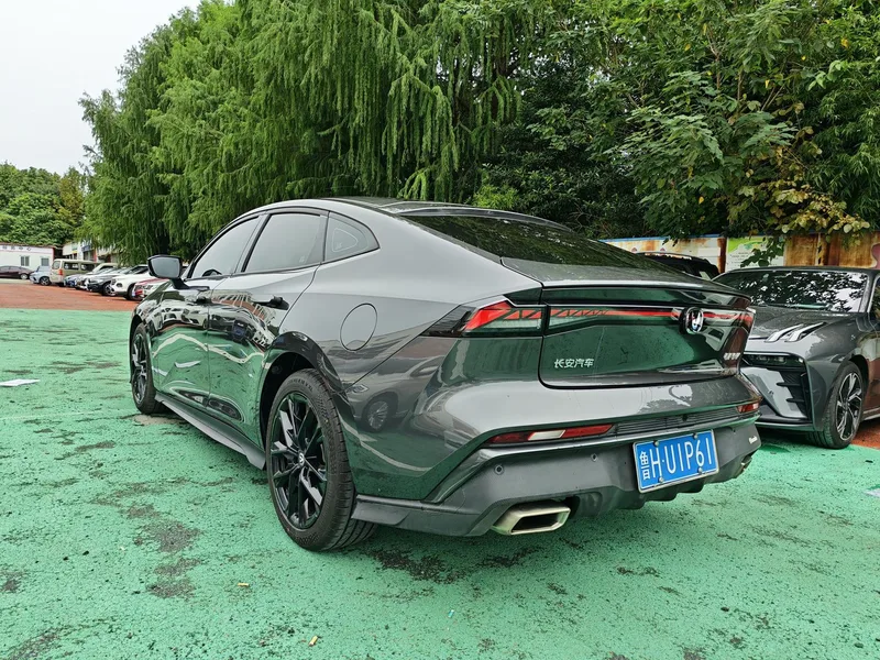 Changan UNI-V 2024 1.5T Премиум-класса экстерьер фото 5