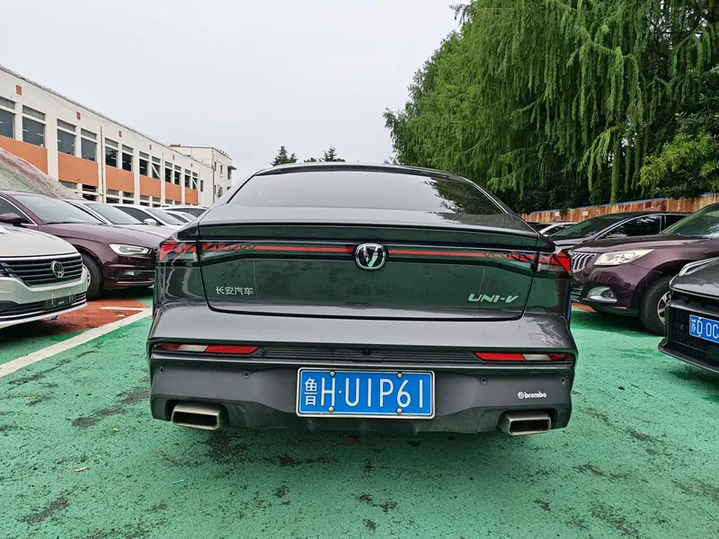 Changan UNI-V 2024 1.5T Премиум-класса экстерьер фото 6