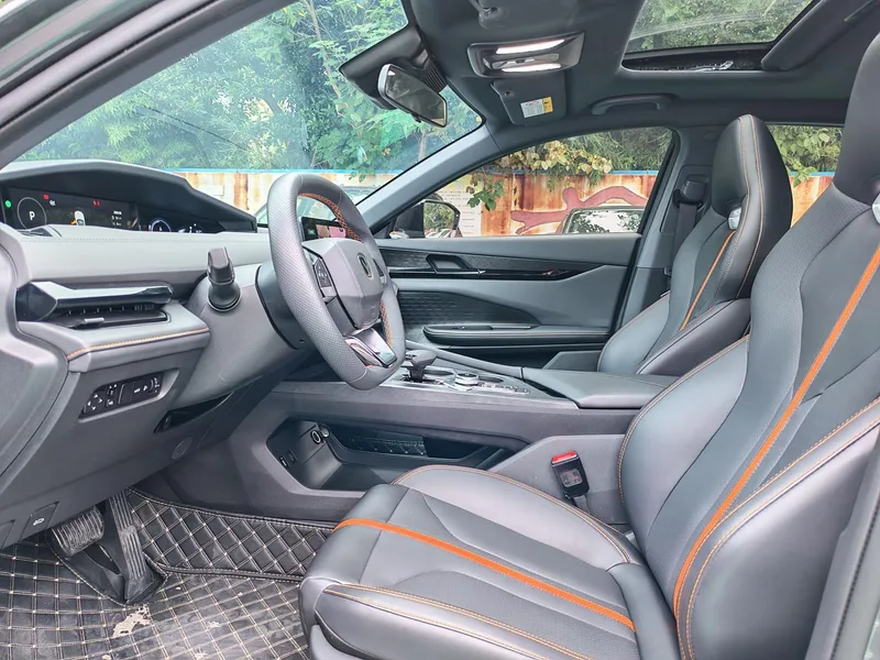 Changan UNI-V 2024 1.5T Премиум-класса экстерьер фото 7