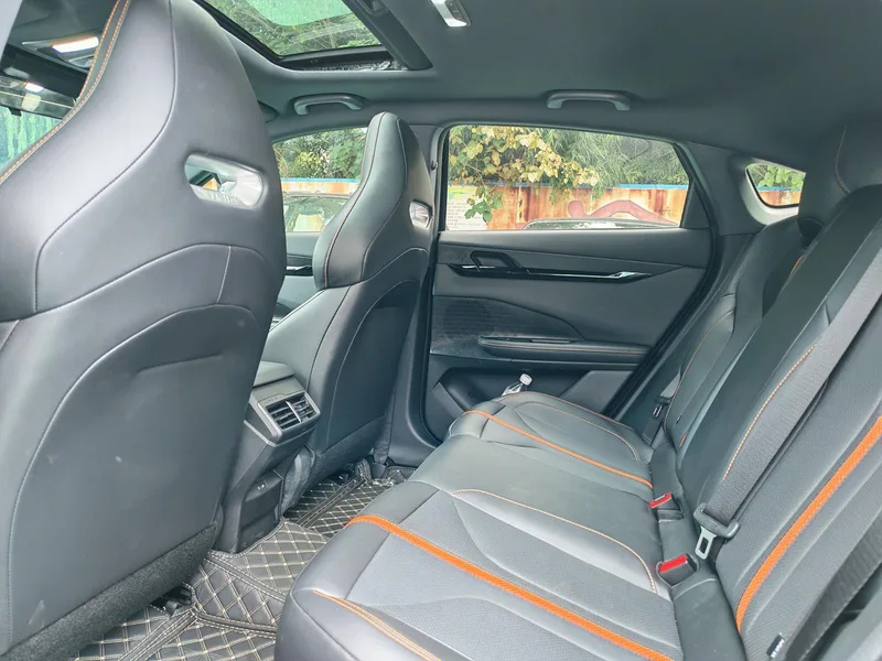 Changan UNI-V 2024 1.5T Премиум-класса интерьер фото 8