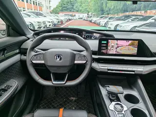 Changan UNI-V 2024 1.5T Премиум-класса интерьер фото 9