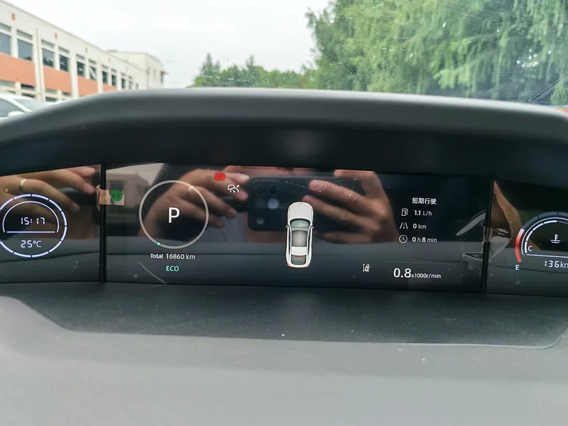 Changan UNI-V 2024 1.5T Премиум-класса интерьер фото 10