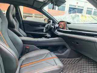 Changan UNI-V 2024 1.5T Премиум-класса интерьер фото 13