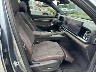 Geely Monjaro 2026 2.0TD Tracción automática en las cuatro ruedas de alta potencia Edición Oriental Yao Mochizuki interior foto 9 Geely Monjaro 2026 2.0TD Tracción automática en las cuatro ruedas de alta potencia Edición Oriental Yao Mochizuki interior foto 9