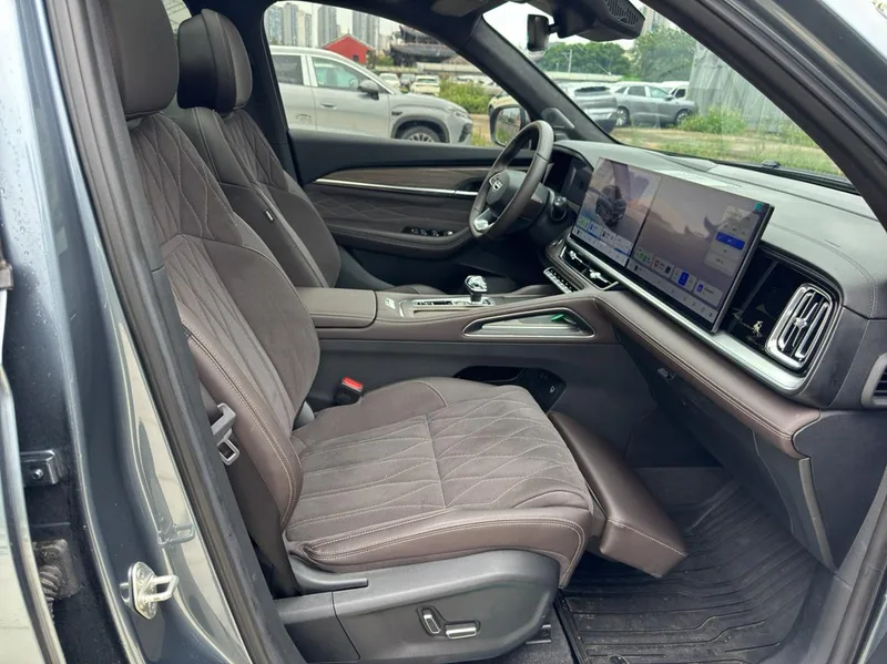 Geely Monjaro 2026 2.0TD Tracción automática en las cuatro ruedas de alta potencia Edición Oriental Yao Mochizuki interior foto 9 Geely Monjaro 2026 2.0TD Tracción automática en las cuatro ruedas de alta potencia Edición Oriental Yao Mochizuki interior foto 9