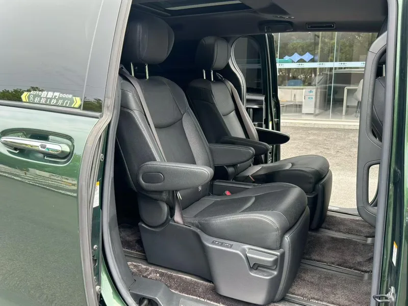 Toyota Sienna 2021 2.5L Hybrid Ultimate Edition interior photo 8 Toyota Sienna 2021 2.5L Hybrid Ultimate Edition interior photo 8