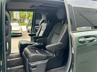 Toyota Sienna 2021 2.5L Hybrid Ultimate Edition interior photo 9 Toyota Sienna 2021 2.5L Hybrid Ultimate Edition interior photo 9