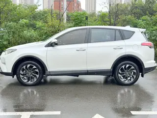 Toyota RAV4 2018 2.5L Élite automatique à quatre roues motrices i Version extérieur photo 7 Toyota RAV4 2018 2.5L Élite automatique à quatre roues motrices i Version extérieur photo 7