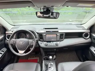 Toyota RAV4 2018 2.5L Élite automatique à quatre roues motrices i Version intérieur photo 11 Toyota RAV4 2018 2.5L Élite automatique à quatre roues motrices i Version intérieur photo 11