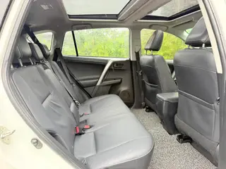 Toyota RAV4 2018 2.5L Élite automatique à quatre roues motrices i Version intérieur photo 13 Toyota RAV4 2018 2.5L Élite automatique à quatre roues motrices i Version intérieur photo 13