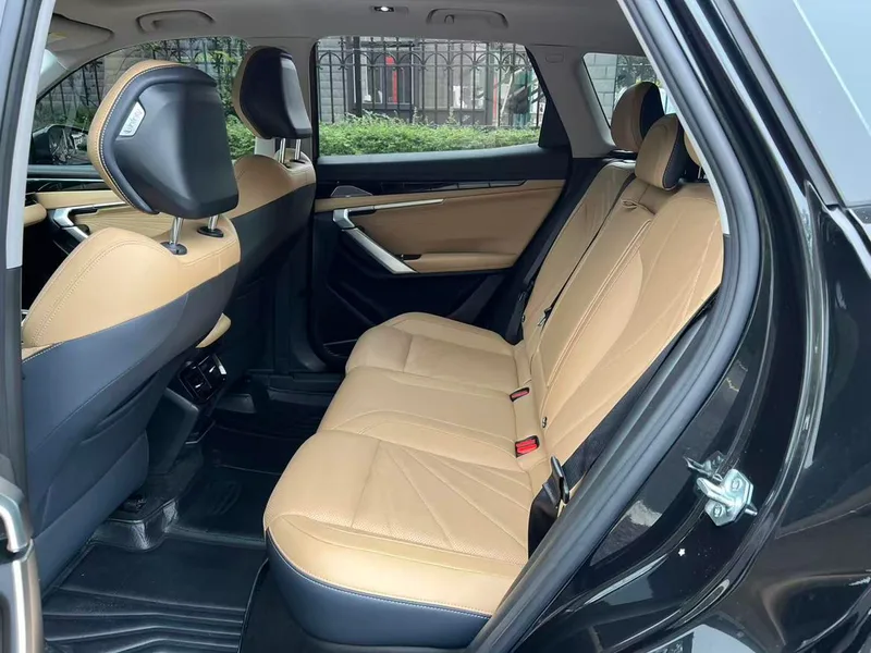Geely Boyue L 2023 1.5TD DCT Acabado premium exterior foto 5