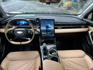 Geely Boyue L 2023 1.5TD DCT Acabado premium interior foto 6