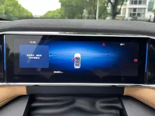 Geely Boyue L 2023 1.5TD DCT Acabado premium interior foto 10