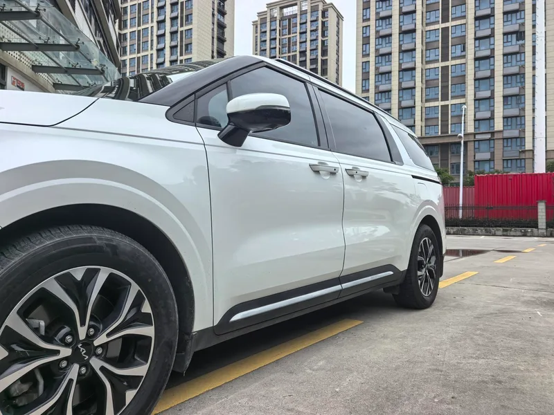 Kia Carnival 2021 2.0T Флагманская модель экстерьер фото 7